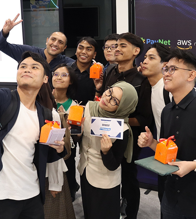 /images/community-impact/paynet-akar/cardFloating-2.png